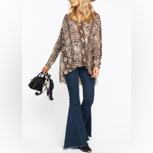 Show me your MuMu python print “Hug me” v neck sweater - Picture 5 of 11